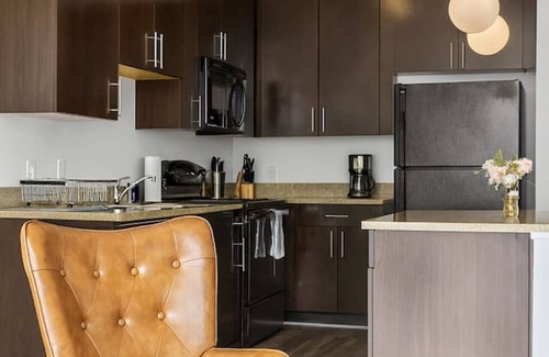 Five Points South Apartment | Chic 2BR Apartment | Prime Downtown Stay