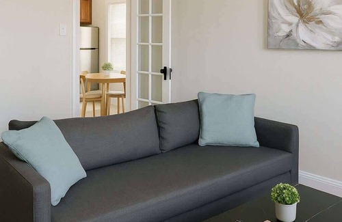 Old Irving Park Apartment | Chic 2BR Haven Near Irving Park