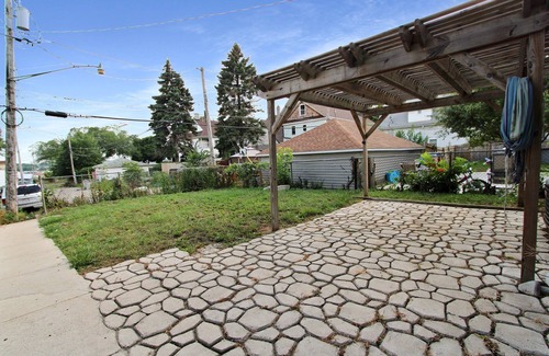 Milwaukee Apartment | Chic 2BR & PKNG Mins to Downtown, Fiserv, Brewers Rave, St. Lukes, & Froedtert