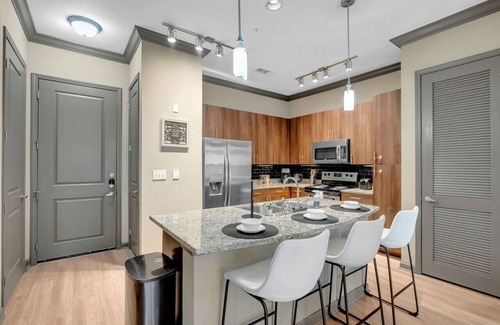 Brady Arts District Apartment | Chic 2BR- Pool,Gym,Parkng,Near BOK Ctr&Arts Dstrct
