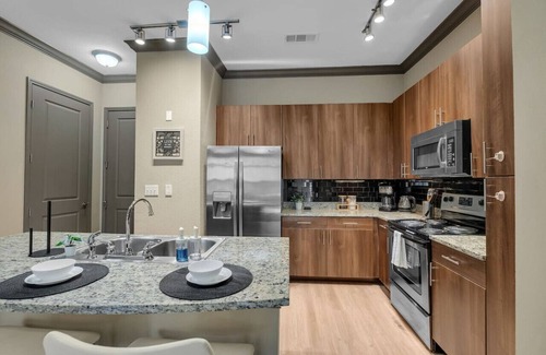 Brady Arts District Apartment | Chic 2BR- Pool,Gym,Parkng,Near BOK Ctr&Arts Dstrct