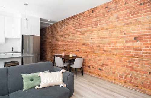 Mile End Apartment | Chic 2BR Retreat in Trendy Mile End | Plateau