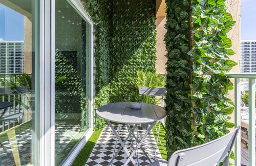 Coral Way Condo | Chic 2BR2BA Apt Near Coral Gables