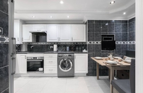 St. Johns Wood Apartment | Chic 3-BDR in Trendy London