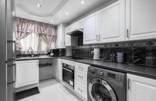 St. Johns Wood Apartment | Chic 3-BDR in Trendy London