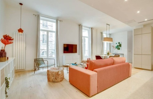 Quartier de la Folie-Mericourt Apartment | Chic 3-Bedroom Apartment in the Heart of Paris
