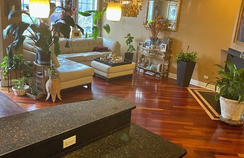 Oakland Condo | Chic 3-bedroom condo in North Kenwood, Hyde Park with Elevator!
