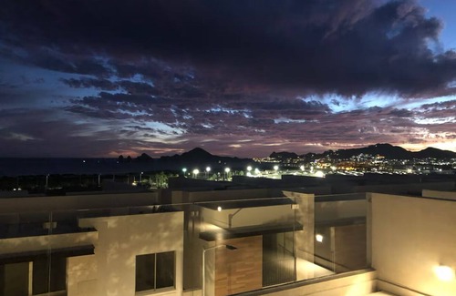 El Tezal Villa | Chic 3-bedroom villa with fitness room and AC in charming Cabo San Lucas