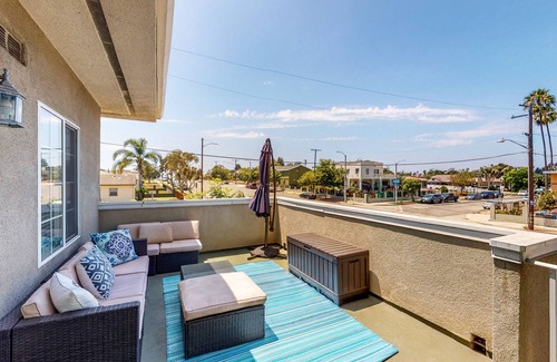 Los Angeles House | Chic 3-tier escape with patio in gated community - near LAX, SoFi Stadium, DTLA