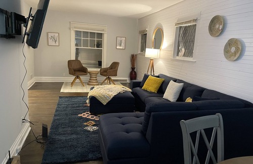 Oak Park House | Chic 3bed 2bath Home with free parking close to United Center