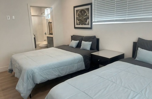 Hollywood Hotel | Chic 3BR Hollywood Oasis with Breathtaking Skyline Views