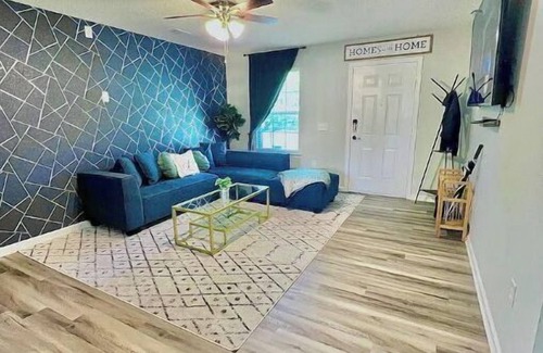 Midtown House | Chic 3BR Home w/King Beds | 12 MINS to Downtown!