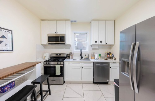 Irving Park House | Chic 3BR King Bed+Work-Friendly+ Firepit