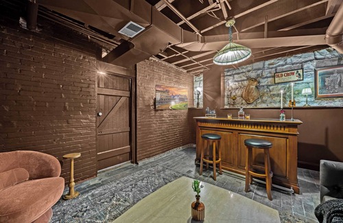 Cherokee Triangle House | Chic 3BR Lou Speakeasy Unit | Perfect for Groups!