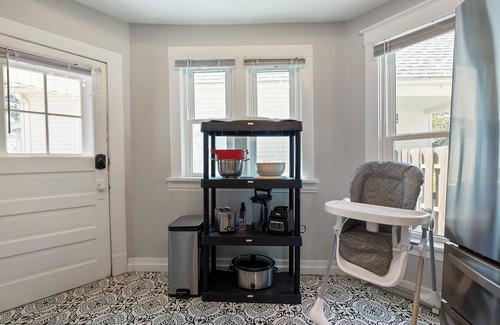 Benson House | Chic 3BR Near Benson with King Bed & Fenced Yard