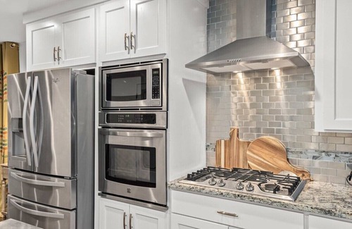 Downtown House | Chic 3BR Retreat w/Pergola & Fire Pit, Walkable!