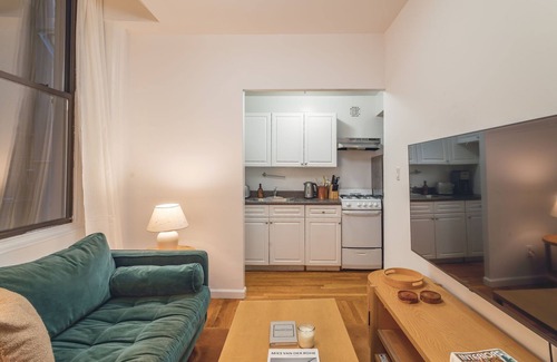 Financial District Apartment | Chic 3BR with 3 Beds and 1 Bath Steps from the Vibrant Stone Street District