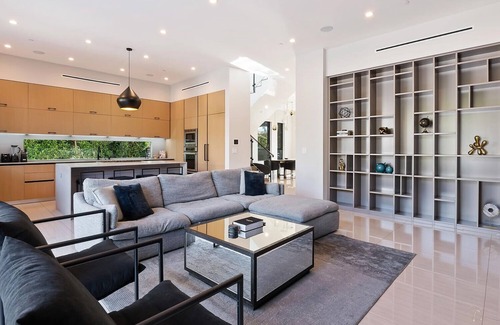 Carthay Circle Villa | Chic 4-bedroom villa with WiFi, AC in vibrant Los Angeles