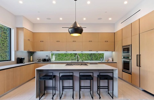 Carthay Circle Villa | Chic 4-bedroom villa with WiFi, AC in vibrant Los Angeles