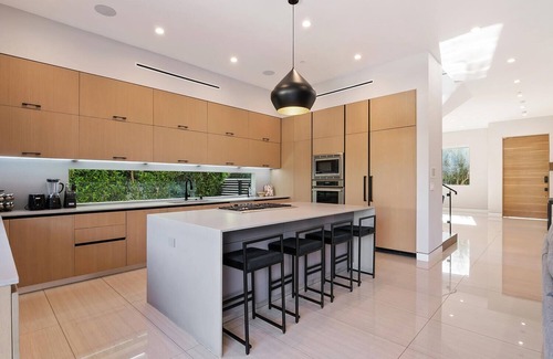 Carthay Circle Villa | Chic 4-bedroom villa with WiFi, AC in vibrant Los Angeles
