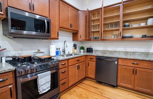 St. Louis House | Chic 4BR/4BA House in The Grove