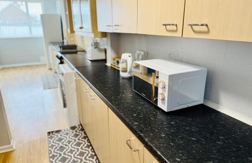 Bramcote House | Chic 4BR House - Lace Market, Uni, QMC, City Centre & M1 - Sleeps 8