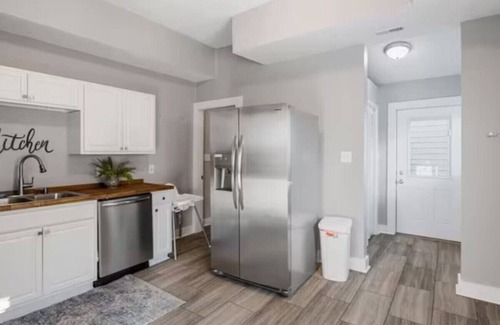 Fountain Square House | Chic 6BR Retreat:10 beds 3.5 Baths for Groups