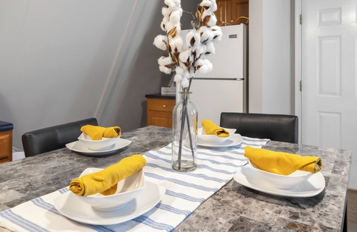 Lampe Cabin | Chic A-frame, Walk to Marina, Family Friendly