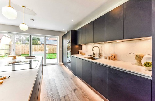 Chichester House | Chic and Modern 5BR Chichester Home for 12