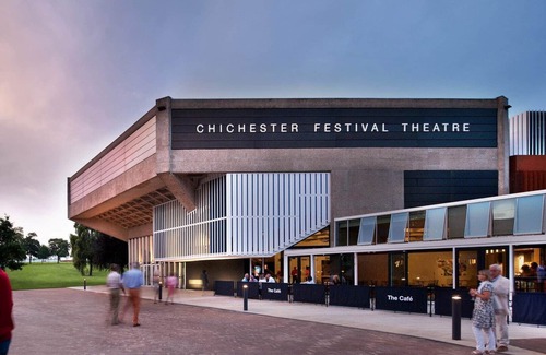 Chichester House | Chic and Modern 5BR Chichester Home for 12