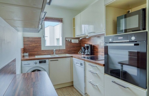 Faubourg de l'Arche Apartment | Chic and spacious apart with parking