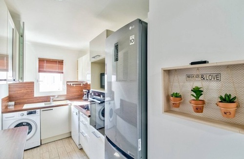 Faubourg de l'Arche Apartment | Chic and spacious apart with parking