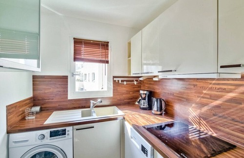 Faubourg de l'Arche Apartment | Chic and spacious apart with parking