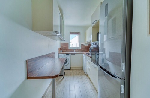 Faubourg de l'Arche Apartment | Chic and spacious apart with parking