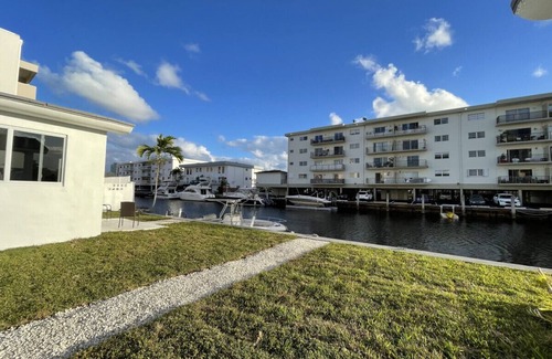 Eastern Shores Condo | Chic apartment beside canal and near beach