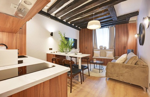 Enfants-Rouges Apartment | Chic apartment - 1BR/4P -AC- Marais/Vosges