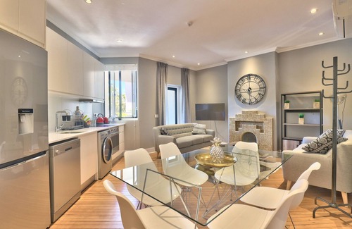 Green Point Apartment | Chic Apartment | Balcony | Fast WiFi | Pool Access