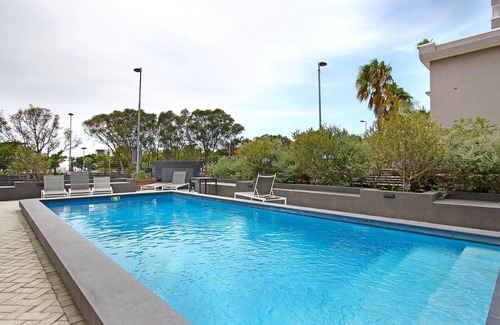 Green Point Apartment | Chic Apartment | Balcony | Fast WiFi | Pool Access