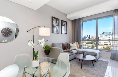 Sandown Apartment | Chic Apartment in 5 star hotel