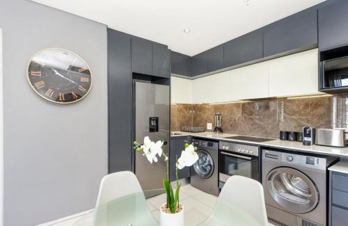 Sandown Apartment | Chic Apartment in 5 star hotel