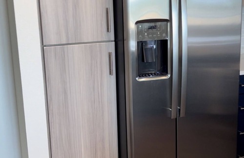 Addison Apartment | Chic apartment in awesome Addison with WiFi, fitness room, AC