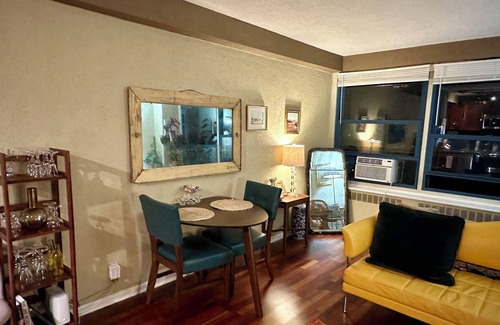 Uptown Apartment | Chic apartment in marvelous Chicago with WiFi, AC