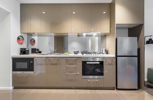Melbourne Central Business District Apartment | Chic Apartment In Melbournes Heart