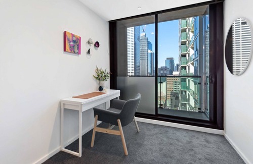 Melbourne Central Business District Apartment | Chic Apartment In Melbournes Heart