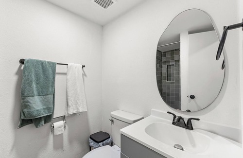 Woodland Heights Apartment | Chic Apartment in vibrant Houston Heights