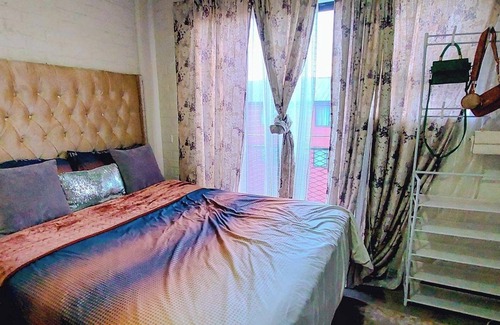 Downtown Johannesburg Apartment | Chic apartment in fantastic Johannesburg with WiFi