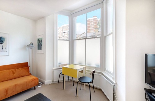 Addison Apartment | Chic Apartment Steps from Westfield London
