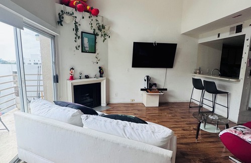 West Hollywood Apartment | Chic apartment with AC, WiFi in cool West Hollywood