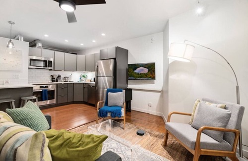 Old City Apartment | Chic Apartment with King Bed in Old City
