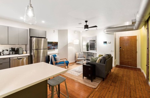 Old City Apartment | Chic Apartment with King Bed in Old City